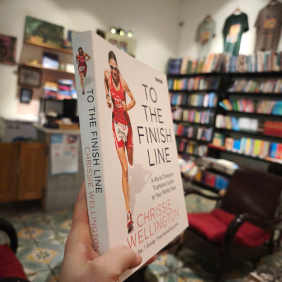 Sách - To the Finish Line: A World Champion Triathlete’s Guide To Your Perfect Race by Chrissie Wellington