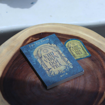 Sách - Khu Vườn Dối Trá