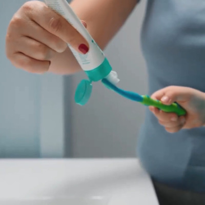 [ 766-Nuby ] Bàn chải đánh răng cho bé từ 12 tháng tuổi trở lên