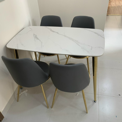 Bàn ăn mặt đá vân mây 4 ghế chân mạ Juno Sofa