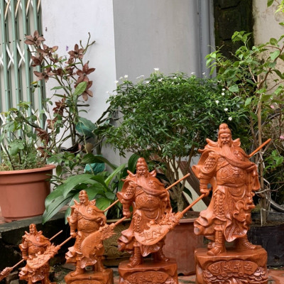 Tượng quan công sách đao gỗ hương kt cao 20