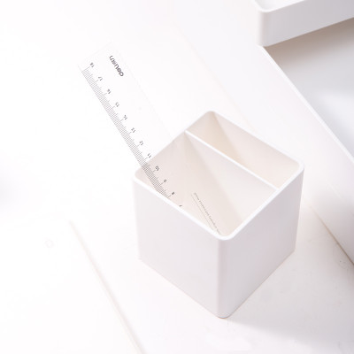 Thước kẻ trong suốt Deli - Chống trầy xước - Phù hợp học sinh,văn phòng 