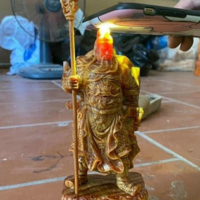 Tượng quan công trấn ải bằng gỗ huyết long bằng gỗ huyết long mọng dầu kt cao 30×13×9cm