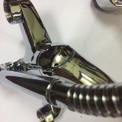 Vòi chậu rửa bát cắm tường nóng lạnh CAESAR ( đã bao gồm chân sen gắn tường) bảo hành 4,5 năm