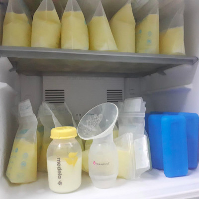 Máy Hút Sữa Silicone NatureBond, Số 1 Tại Anh, Canada, Hàng Đầu Hoa Kỳ, Kích Sữa Khi Con Bú, Hít Chặt Ngực Mẹ, Rảnh Tay 100%, Hút Được Khi Nằm, Giảm Tắc Tia Sữa, Silicon Cao Cấp, An Toàn, FDA Chứng Nhận, Model 2020, Dây Da Chống Rơi, Mềm Hơn, Hút Tốt Hơn