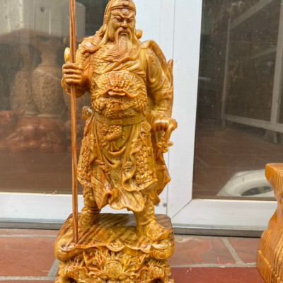 Tượng quan công trấn ải bằng gỗ huyết long bằng gỗ huyết long mọng dầu kt cao 30×13×9cm