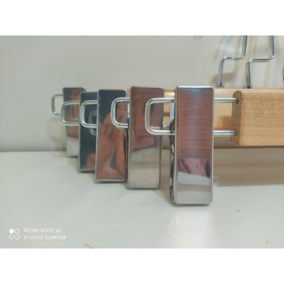 Combo Móc, kẹp treo quần áo bằng gỗ màu vàng đầu kẹp inox, đầu móc xoay 360