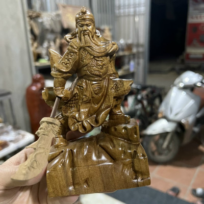 TƯỢNG QUAN SÁCH ĐAO BẰNG GỖ BÁCH XANH THƠM NỨC  KT CAO 15×8×6CM