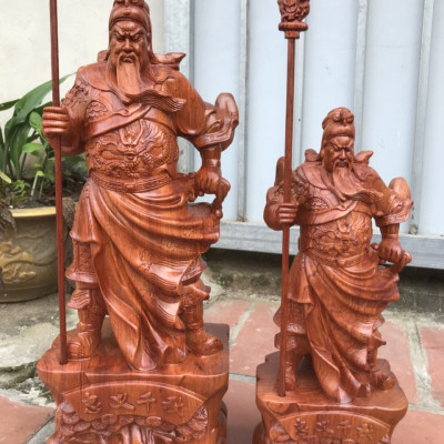 TƯỢNG QUAN CÔNG CƯỠI NGỰA ĐỨNG TRÊN GỐC CÂY TÙNG BẰNG GỖ HƯƠNG KT CAO 80