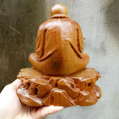 Tượng đạt ma sư tổ ngồi thiền đế gốc cây mai bằng gỗ bách xanh thơm phức kt cao 15×14×8cm