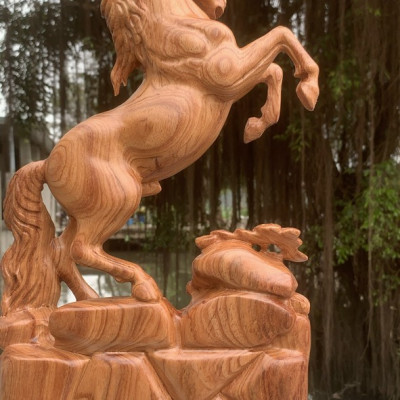 Tượng con ngựa nhất mã phi thiên bằng gỗ hương đá liền khối kt cao 40×22×7,5cm