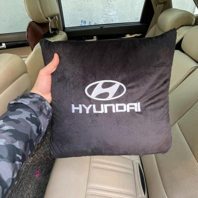 Gối và chăn (mền) 2 trong 1 (logo Hyundai) - Sử dụng làm tựa lưng chăn đắp văn phòng hoặc ô tô tiện dụng chất lông tuyết