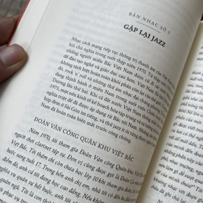 CHƠI JAZZ Ở VIỆT NAM: QUYỀN VĂN MINH VÀ NHẠC JAZZ HÀ NỘI - Stan Bh Tan -Tangbau – Quyền Văn Minh - Hiền Trang dịch – Omegaplus (Bìa mềm)