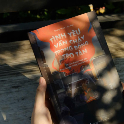 Sách - Tình Yêu Vẫn Cháy Trong Đống Tro Tàn