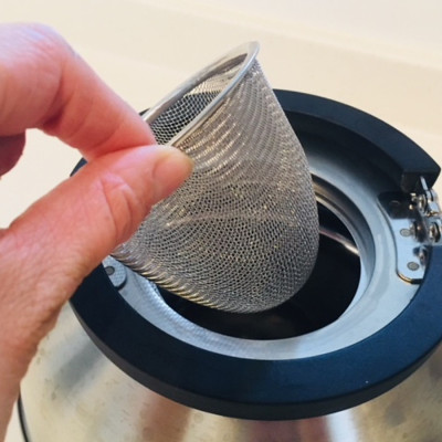 Ấm đun nước bếp từ kèm lọc trà Yoshikawa 2.8L, thiết kế đặc biệt giúp tối ưu phân phối đều nhiệt lượng trong quá trình đun nấu - nội địa Nhật Bản