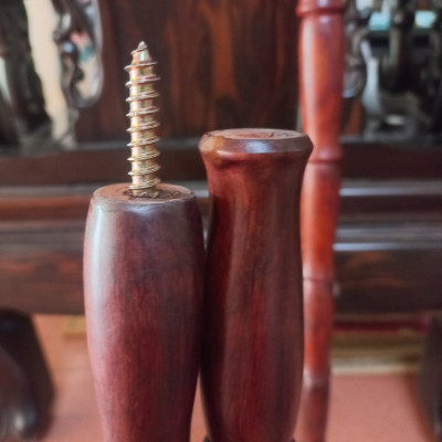 Gậy batong hỗ trợ đi lại dành cho người già bằng gỗ trắc đỏ đen kt 90×13×3.5cm 