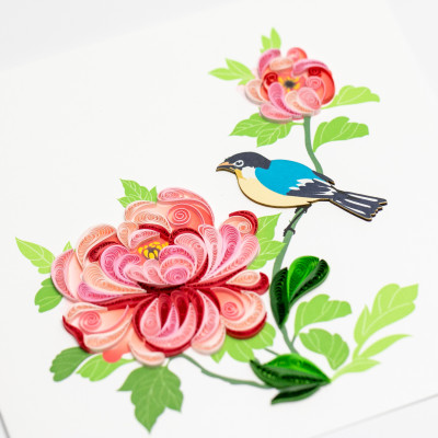 Chim xanh đầu trên cành hoa mẫu đơn - Thiệp giấy xoắn 15 x 15 cm