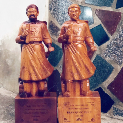 TƯỢNG TRẦN QUỐC TUẤN BẰNG GỖ HƯƠNG ĐÁ LÀM MẦ GIẢ CỔ KT CAO 70CM