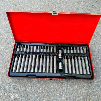 Bộ tuýp lục giác hoa thị 40 chi tiết Kapusi, đựng trong hộp thép sơn tĩnh điện EUROKING TOOLS