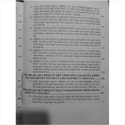 Sách Cẩm Nang Dành Cho Lãnh Đạo Trường Học - Chế Độ, Chính Sách Dành Cho Học Sinh, Sinh Viên - Kỹ Năng Phòng Cháy Chữa Cháy, Cứu Nạn Cứu Hộ, Đảm Bảo An Toàn, Tránh Tai Nạn, Thương Tích Trong Trường Học - V2139D