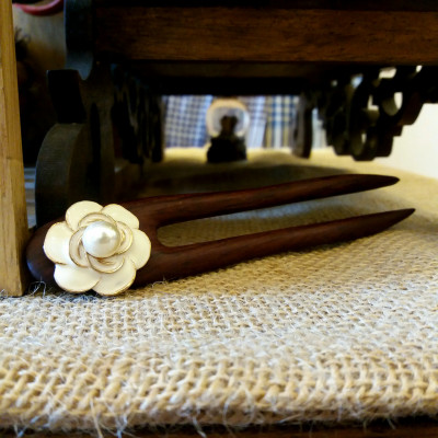 TRÂM CÀI TÓC GỖ ĐÍNH HOA 1 ( 2 QUE )