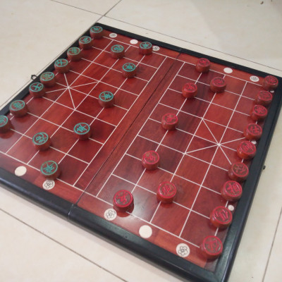 Bộ Quân Cờ Tướng Gỗ Nhãn 3,5cm, Kèm Bàn Cờ Tướng Gỗ Hương 50 x 50 cm