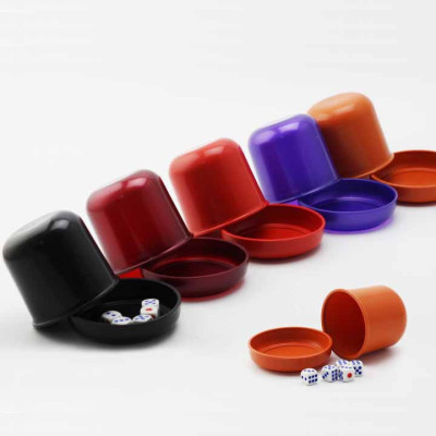 Hộp lắc xí ngầu bằng nhựa Beer Club tặng kèm 5 viên xí ngầu - đồ chơi lắc xúc xắc xí ngầu