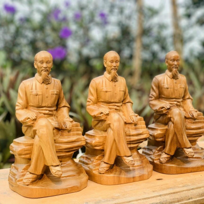 Tượng bác hồ bằng gỗ bách xanh thơm nức kt  cao 20×11×10cm