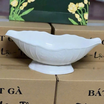 Bát đựng gà cúng  hình thuyền đẹp mắt. Bát đựng gà nguyên con, bát đựng hoa quả gọn gàng , tiện dụng