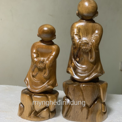 TƯỢNG TÙY DUYÊN BẰNG GỖ BÁCH XANH KT 15X6X5CM 