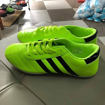 giày đá bóng 3 sọc wika