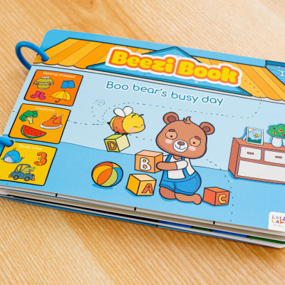 Học Liệu Bóc Dán Montessori Song Ngữ Anh Việt Beezi Book - Lalala Baby