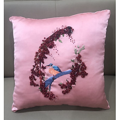 Tranh thêu truyền thống hình gối trưng bày 04