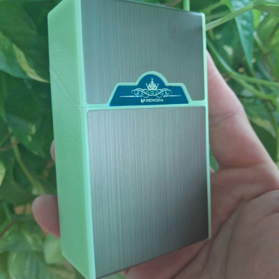 BAO ĐỰNG THUÔC LÁ KIÊM BẬT LỬA ĐIỆN SANG TRỌNG ĐẸP CHẤT LƯỢNG CHO MỌI NGƯỜI 