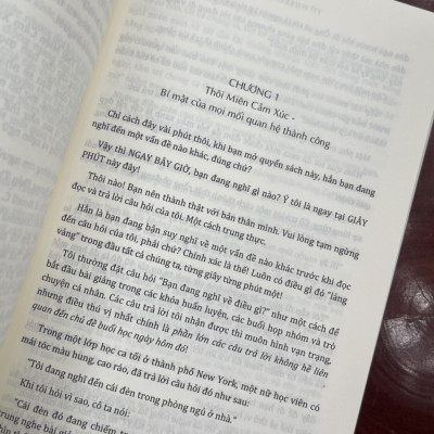 (Tặng kèm 02 bookmark) TỬ HUYỆT CẢM XÚC Ma thuật thôi miên bất kỳ ai chỉ bằng lời nói – Roy Garn – Vân Hoàng dịch – Minh Quang Books – NXB Hà Nội (bìa mềm)