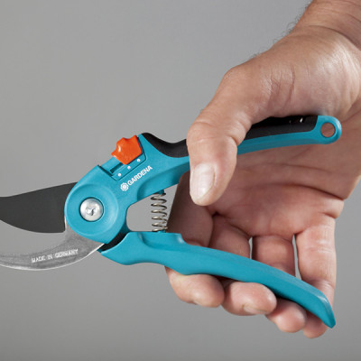 Kéo tỉa cành mũi hếch Gardena 08857-20