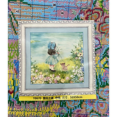 Tranh thêu kín Bé gái Y6070, kích thước 50* 50 cm