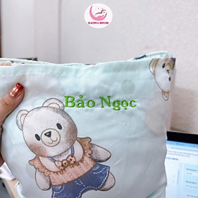 Thêu tên của bé lên nệm gối chăn, túi xách - Dịch vụ không bao gồm sản phẩm
