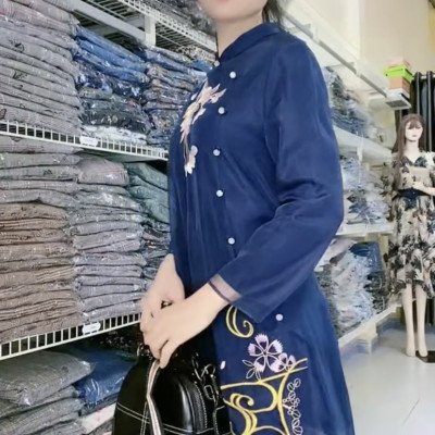 Áo dài cách tân chất lượng cao dành cho những buổi tiệc trang trọng, lễ cưới hỏi tôn nghiêm.