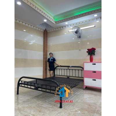 Gường sắt mỹ nghệ 1m8x2m giá rẻ