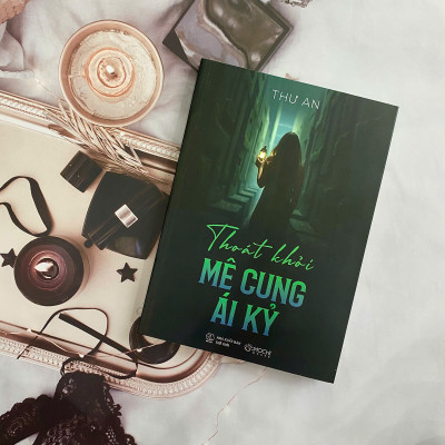 Sách - Thoát khỏi mê cung ái kỷ