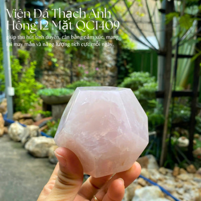 Thạch anh hồng 12 mặt NHASAN QC1409 viên đá của tình duyên, sự  chữa lành và thư thái - nặng 520gr, đường kính 8cm