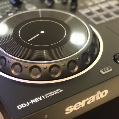 Máy DJ Controller 2 kênh sử dụng Serato  DJ  DDJ REV1 Pioneer  - Hàng chính hãng