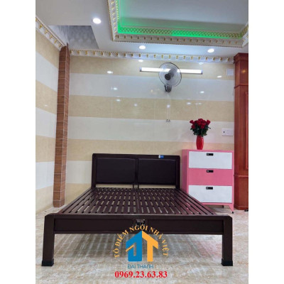Giường sắt giả gỗ đầu vuông 1m8x2m ( hình chụp thật)