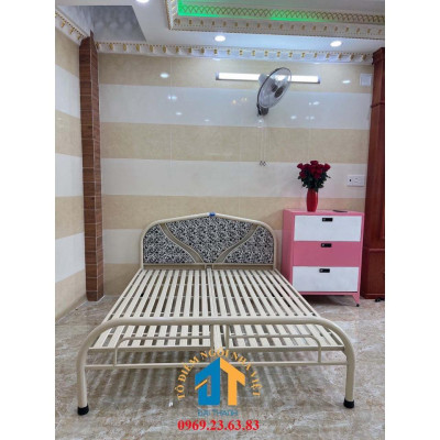 Giường sắt 1m6 x 2m bảo hành 1 năm màu kem