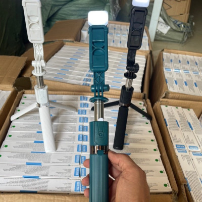 Gậy tự sướng chụp hình quay video chống rung 3 chân có đèn trợ sáng điều khiển từ xa xoay nhiều góc độ loại tốt