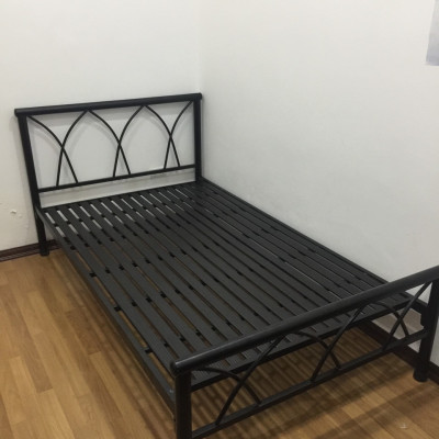 Giường sắt kiểu chéo giá rẻ size 1mx2m