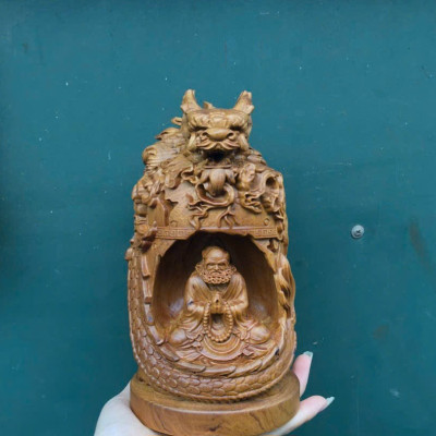 Tượng đạt ma sư tổ ngồi thiền xông trầm bằng gỗ bách xanh thơm nức cực đẹp kt 20×11cm 