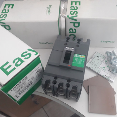 Cầu dao tự động MCCB Schneider Easypact CVS100F 3P