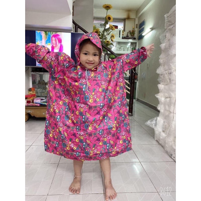 Áo mưa bít trẻ em  cho bé trai vá bé gái từ  1 -  10 tuổi ,  áo mưa trùm toàn thân ,  vải dù chống thấm , họa tiết hoạt hình xinh xắn kèm túi đựng dễ thương , giao màu ngẫu nhiên